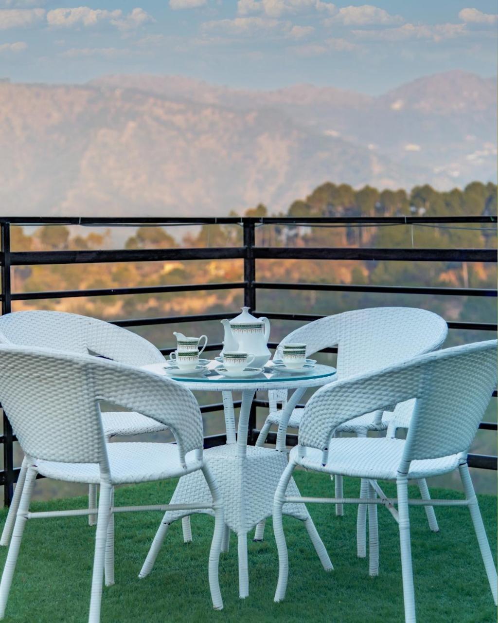 Himalyan Basera I Pvt Balcony I Serviced Apt I By Exotic Stays Kasauli Eksteriør bilde